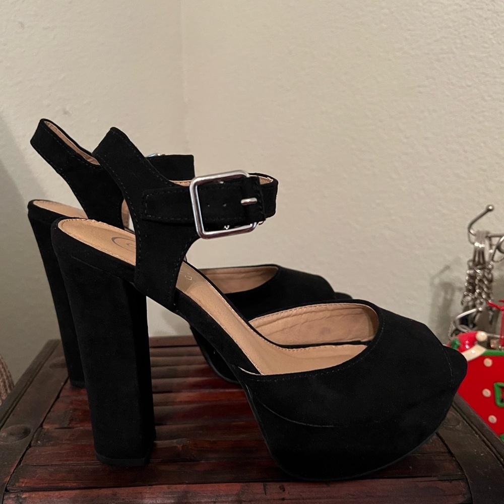 Candie’s Cabask Black platforms